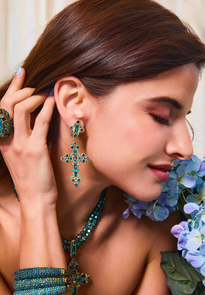 Do People Still Wear Clip-On Earrings? A Timeless Trend Making a Comeback