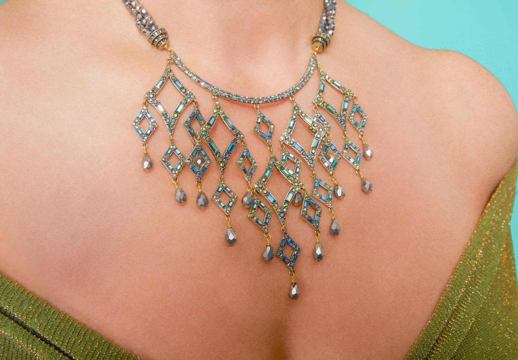 how-to-wear-statement-necklace