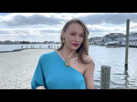 HEIDI DAUS®"Feast Of Fancy" Crystal Pineapple Pin